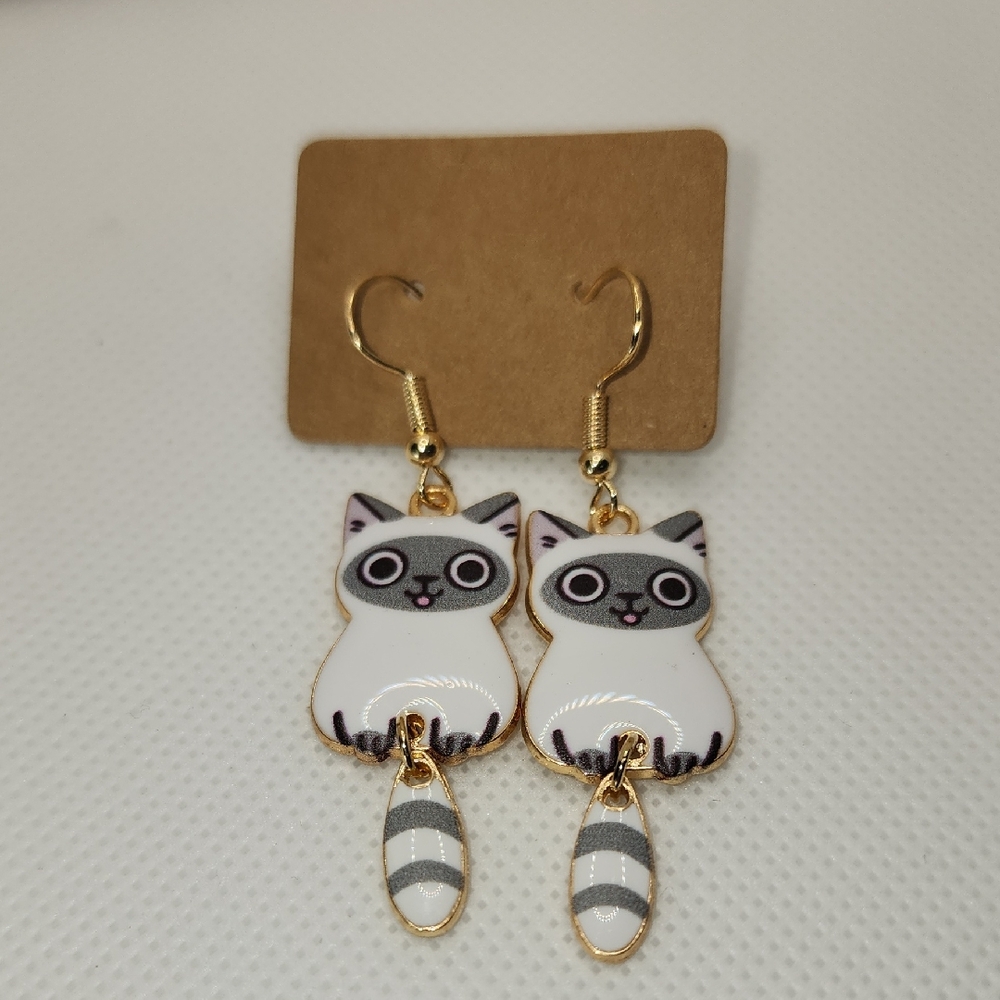 Cute Cat Earrings with Gold Accents‎